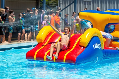 Pool float CH pic